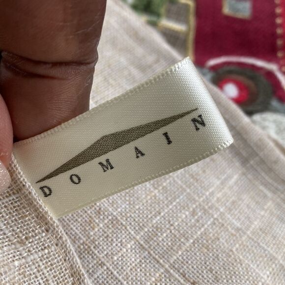 Domain Embroidered Christmas Scene Table Runner - Picture 5 of 5